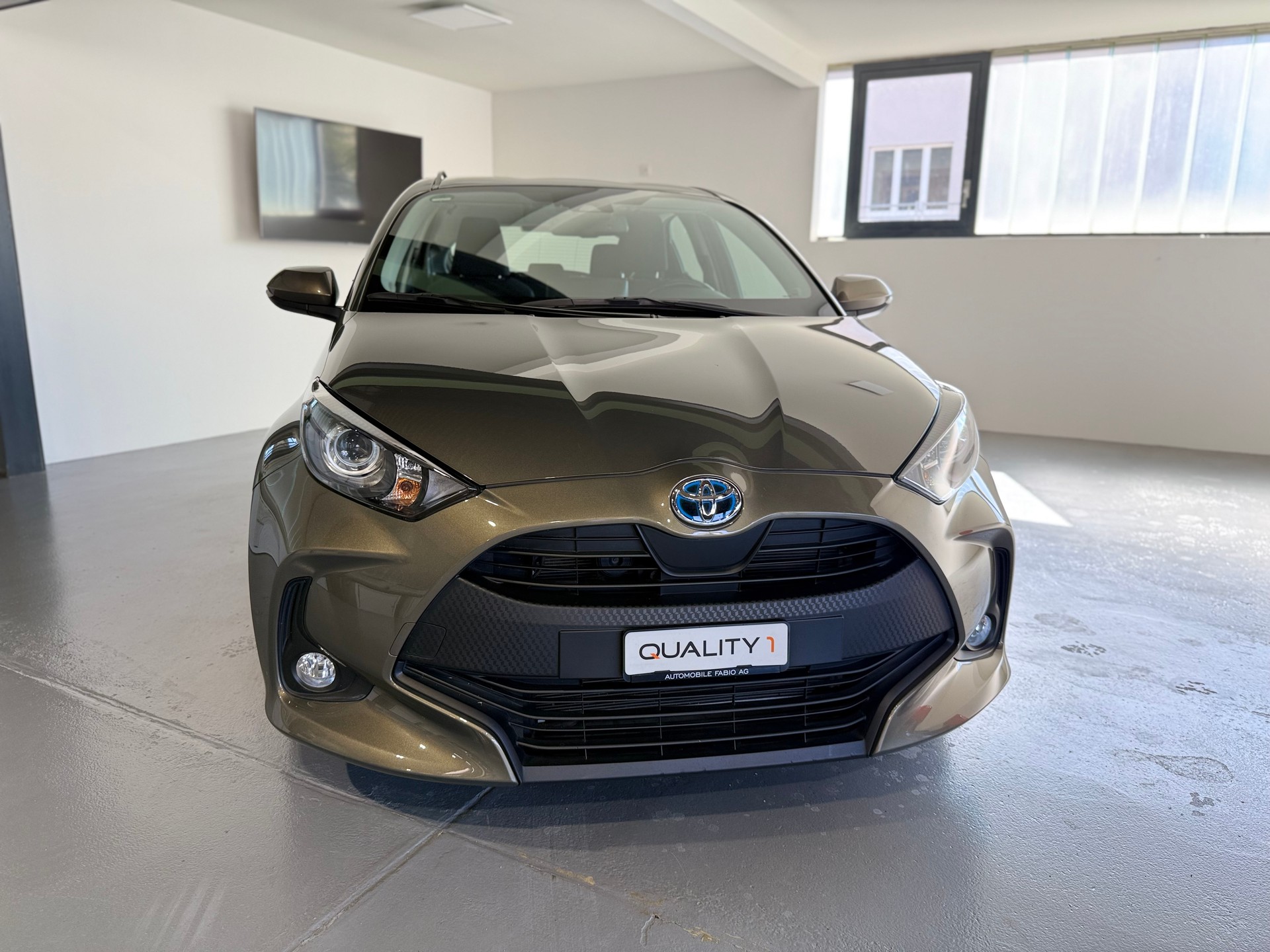 TOYOTA Yaris 1.5 Premium e-CVT
