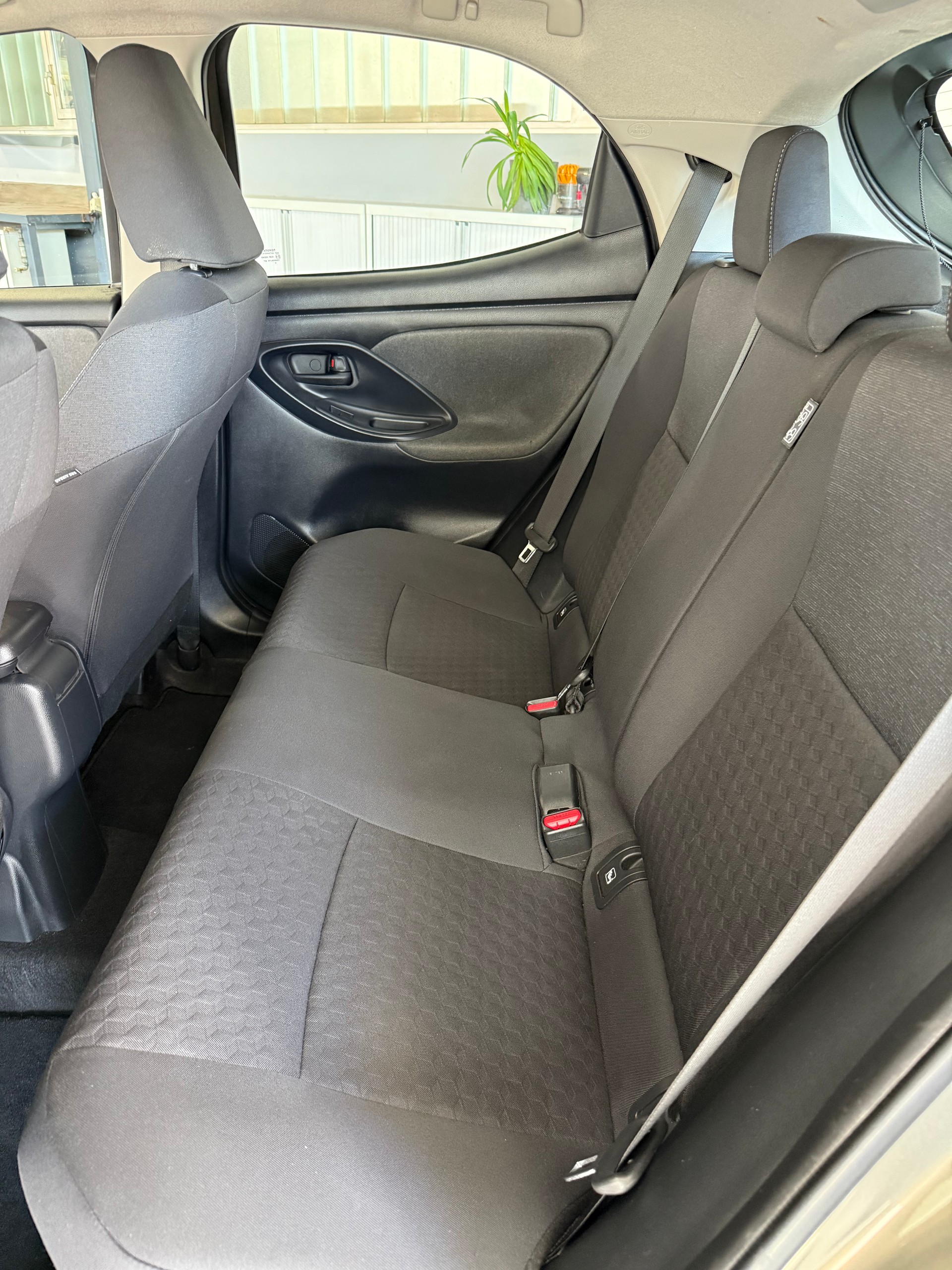 TOYOTA Yaris 1.5 Premium e-CVT-image-6