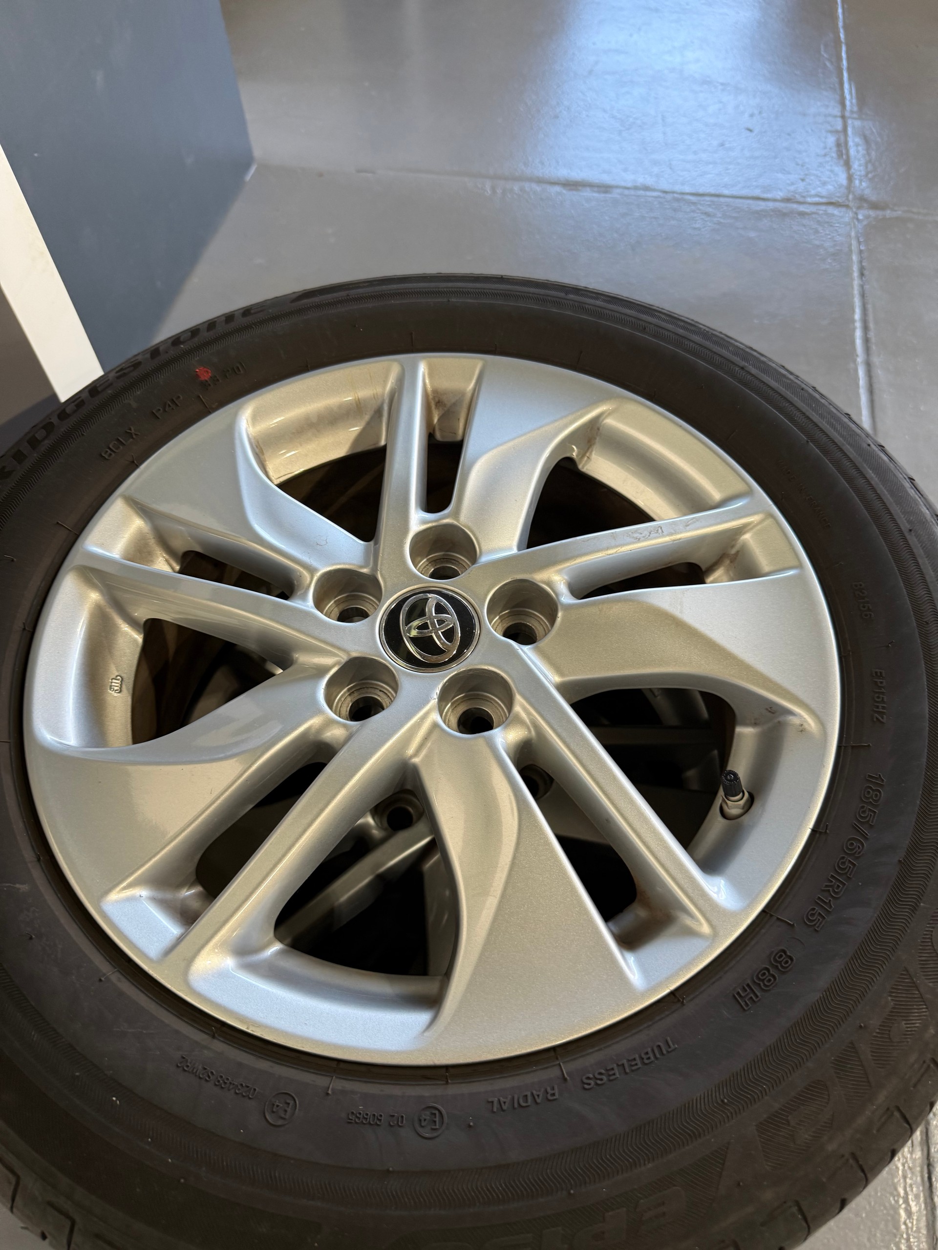 TOYOTA Yaris 1.5 Premium e-CVT-image-13
