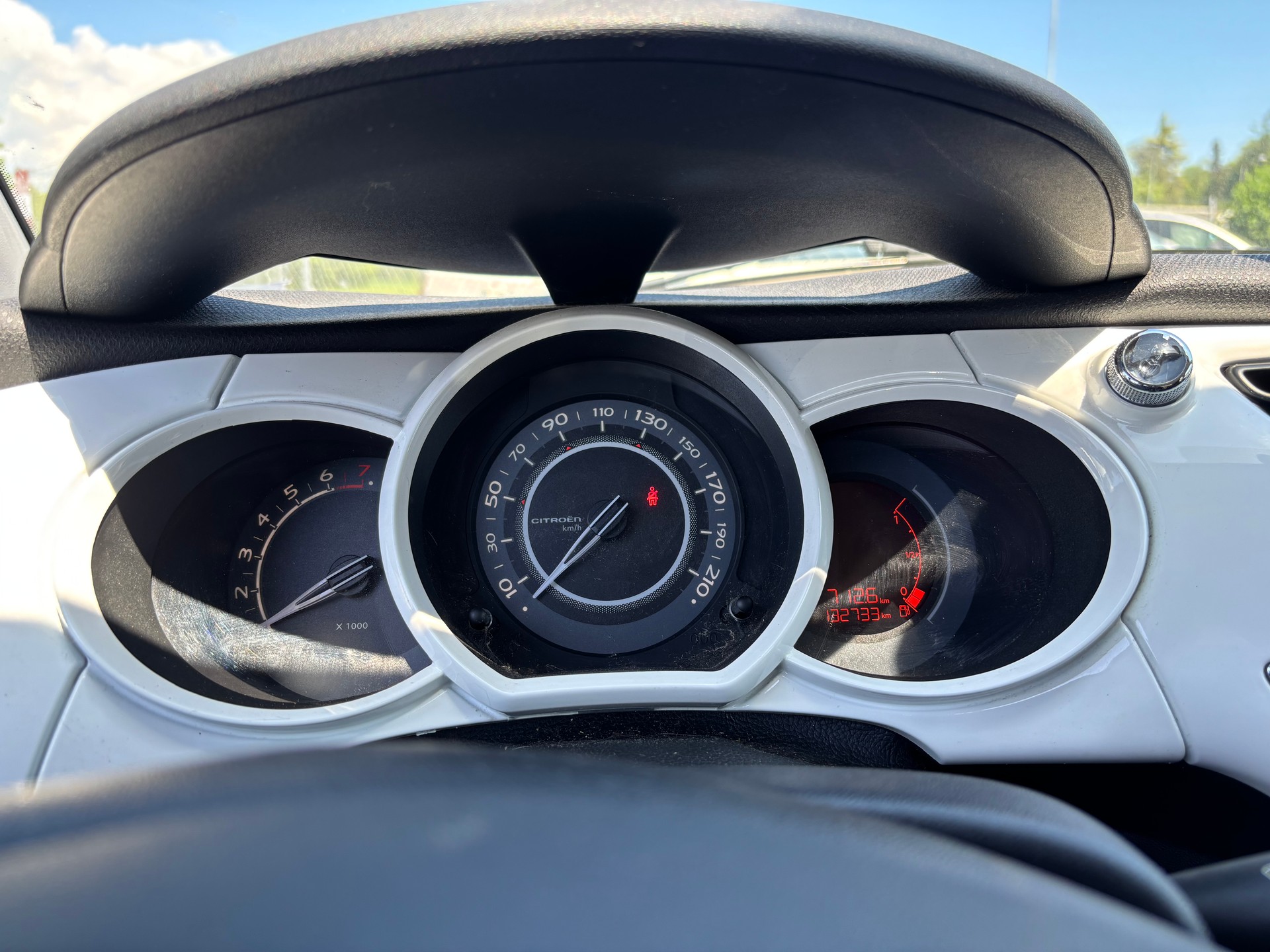 CITROEN C3 1.4i Tonic-image-8