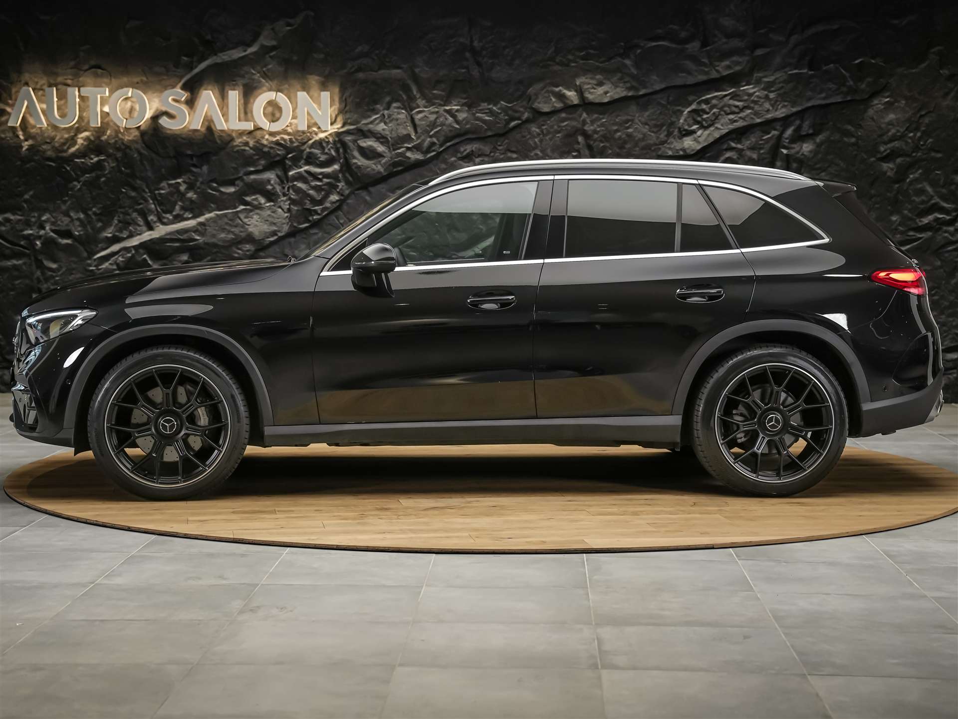 MERCEDES-BENZ GLC 300 d 4Matic AMG Line 9G-Tronic *21" Felgen*El. Sitze mit Memory*Abstandsregler*-showroom-element-2