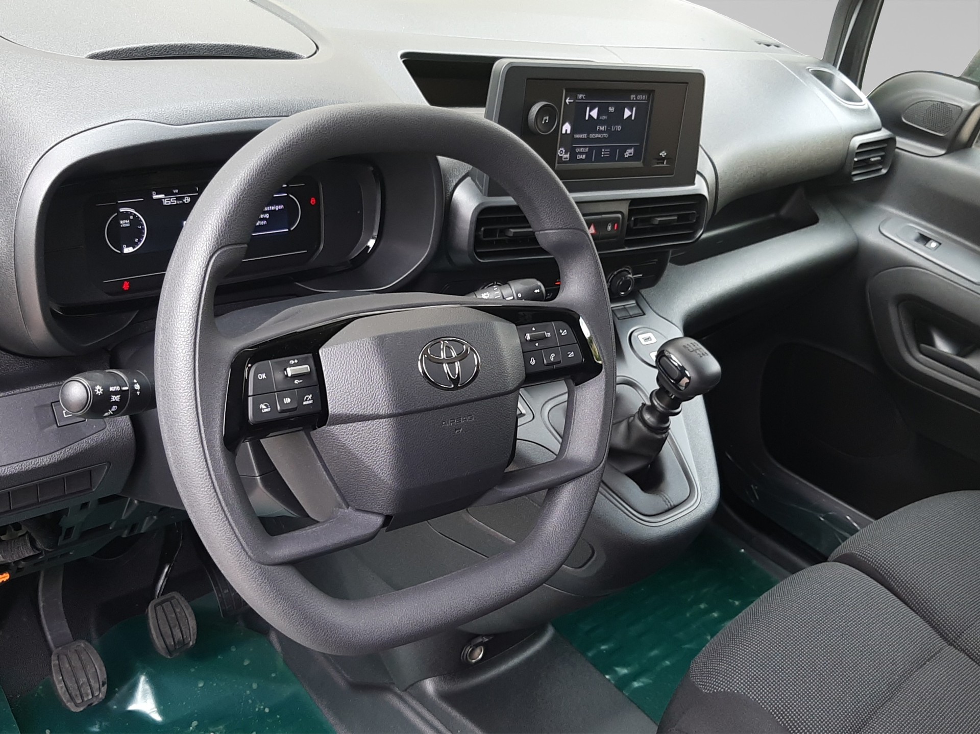 TOYOTA PROACE CITY Van L1 1.2 Active-image-11