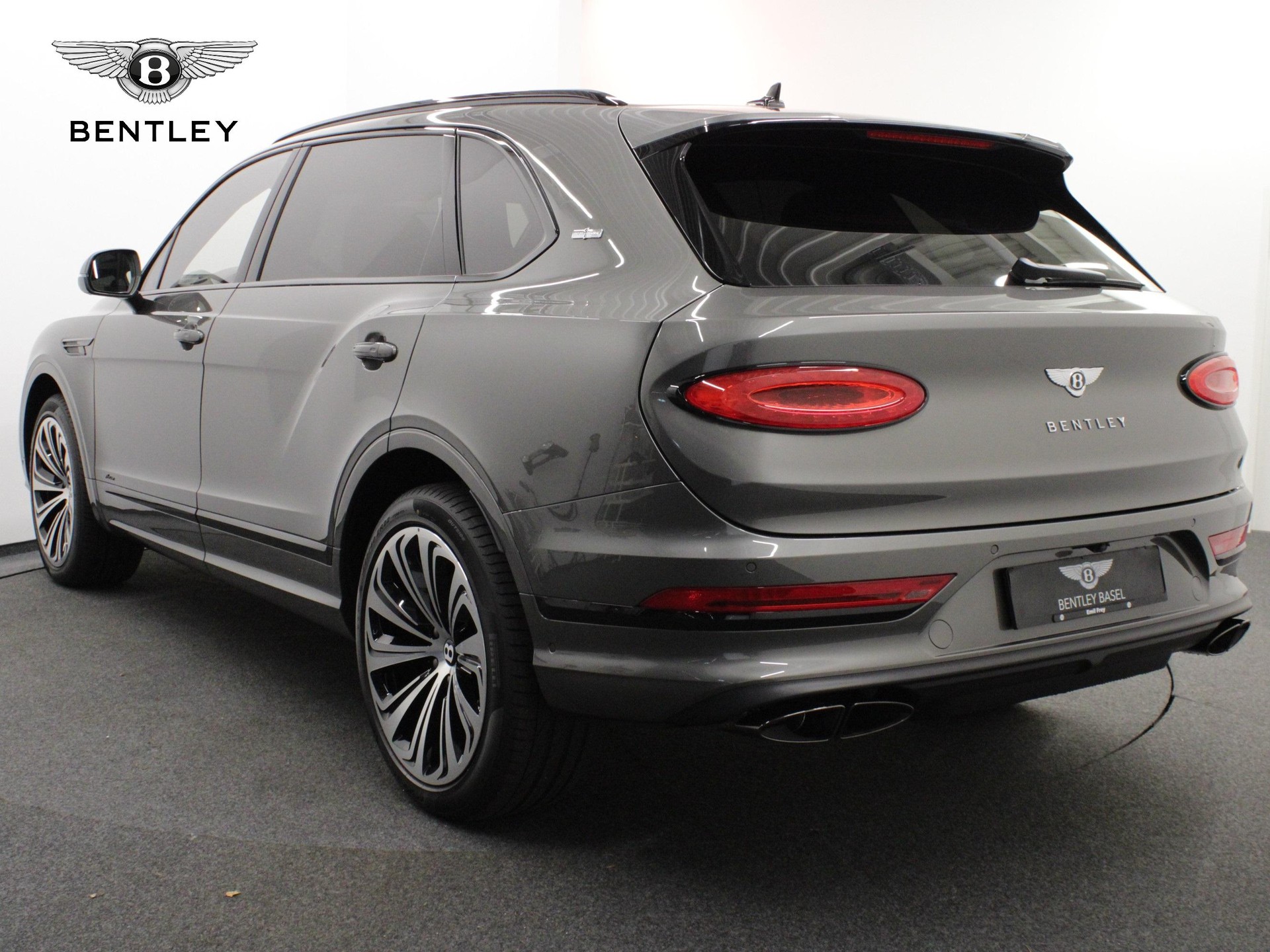 BENTLEY Bentayga 4.0 V8 Azure-showroom-element-2