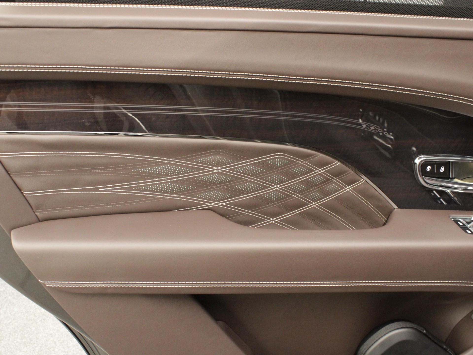 BENTLEY Bentayga 4.0 V8 Azure-image-15