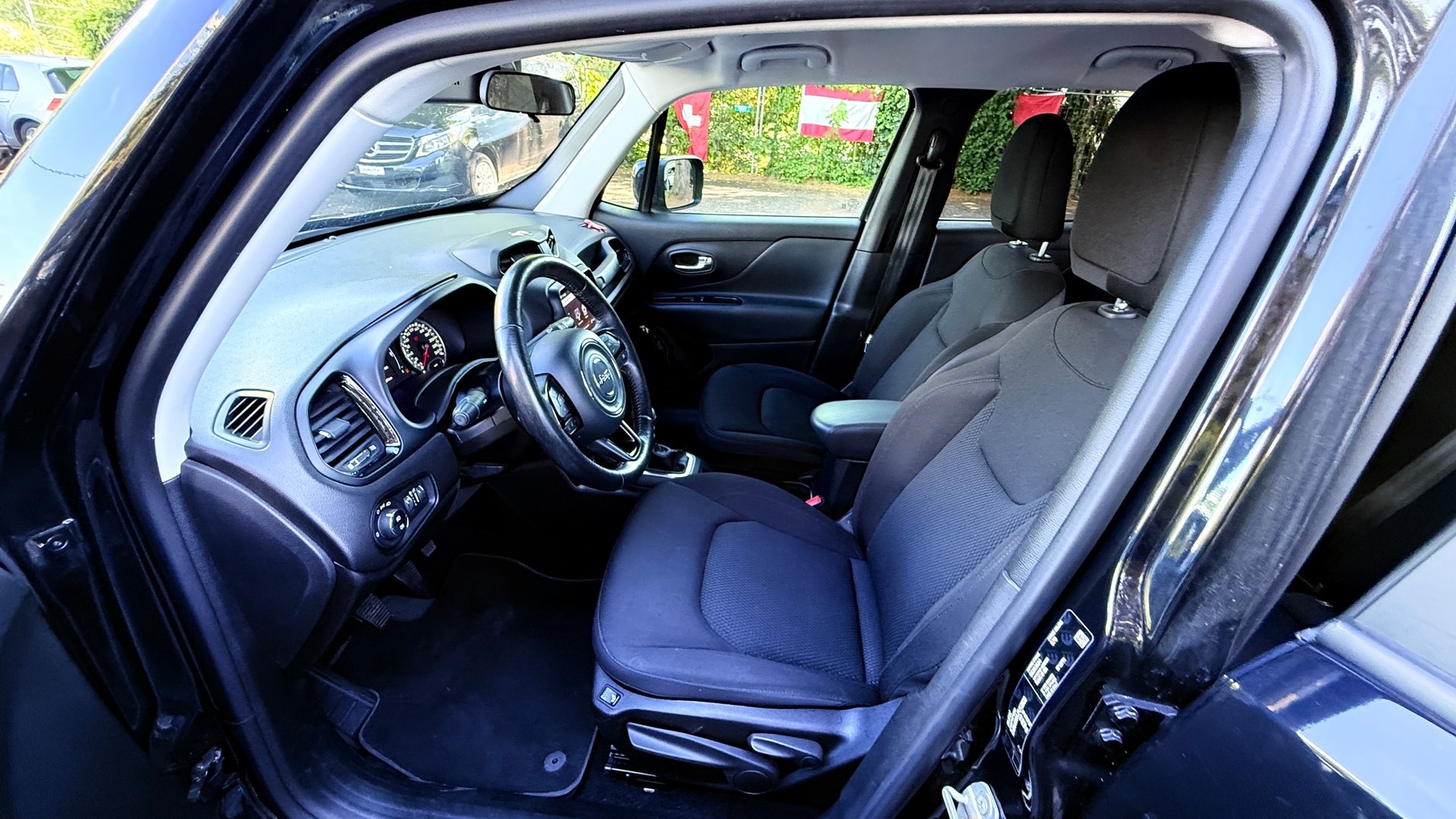 JEEP Renegade 1.4 Turbo Street Edition-image-12