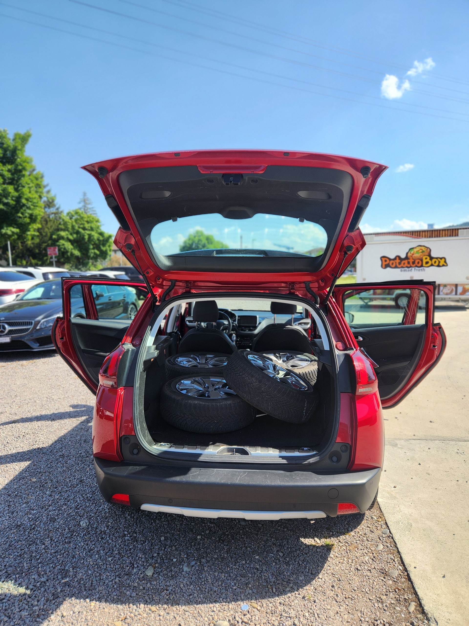 PEUGEOT 2008 1.2 PureTech GT Line EAT6-image-1