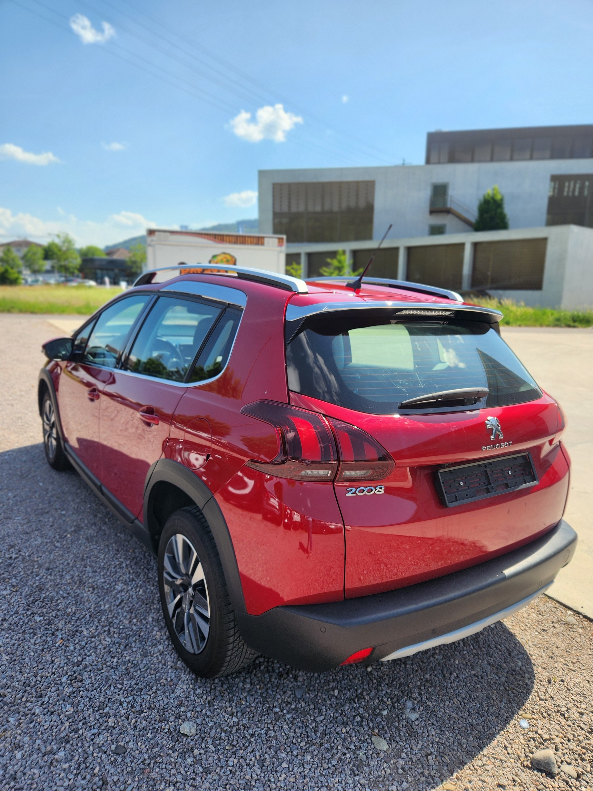 PEUGEOT 2008 1.2 PureTech GT Line EAT6-image-6