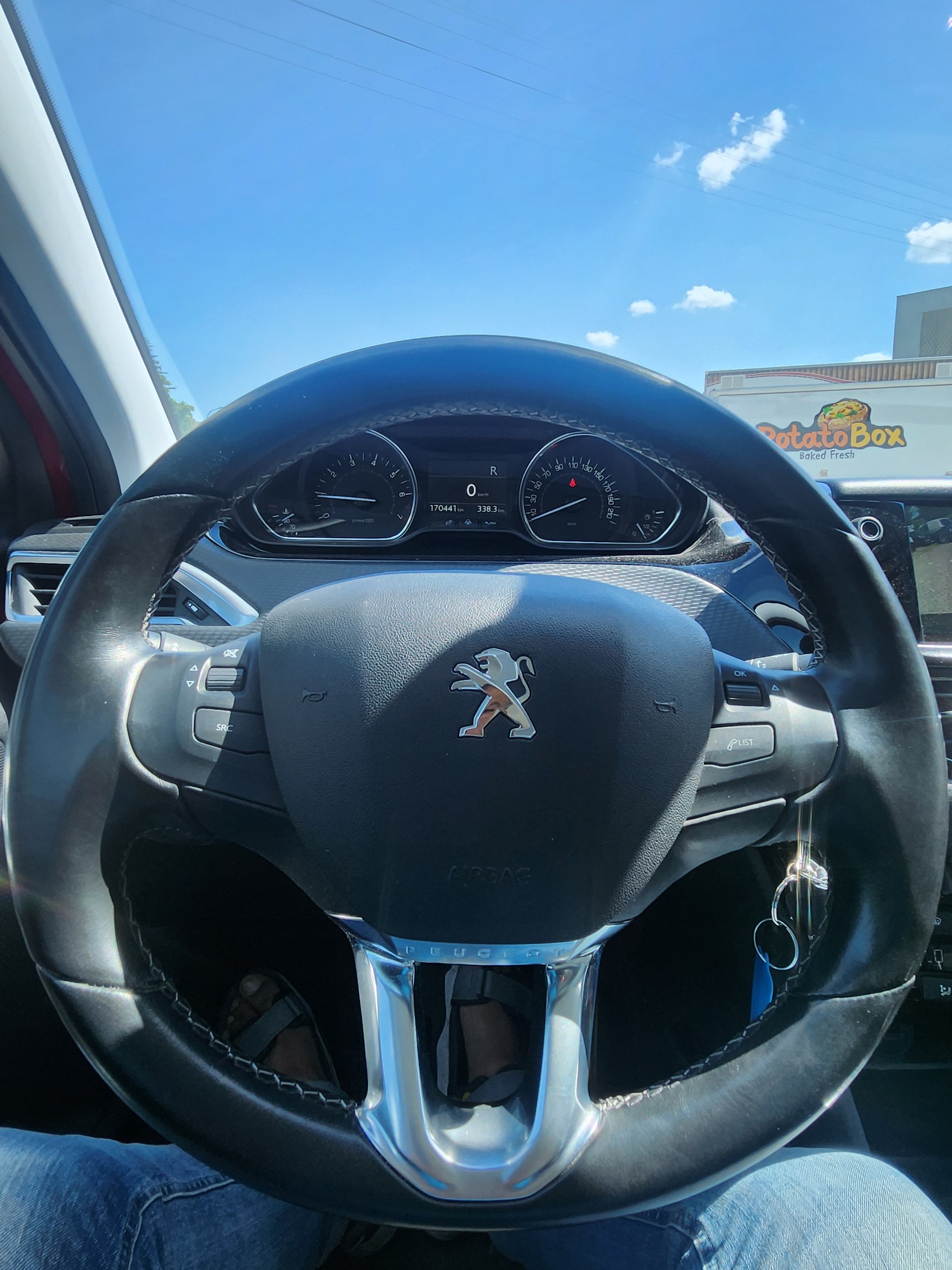 PEUGEOT 2008 1.2 PureTech GT Line EAT6-image-12