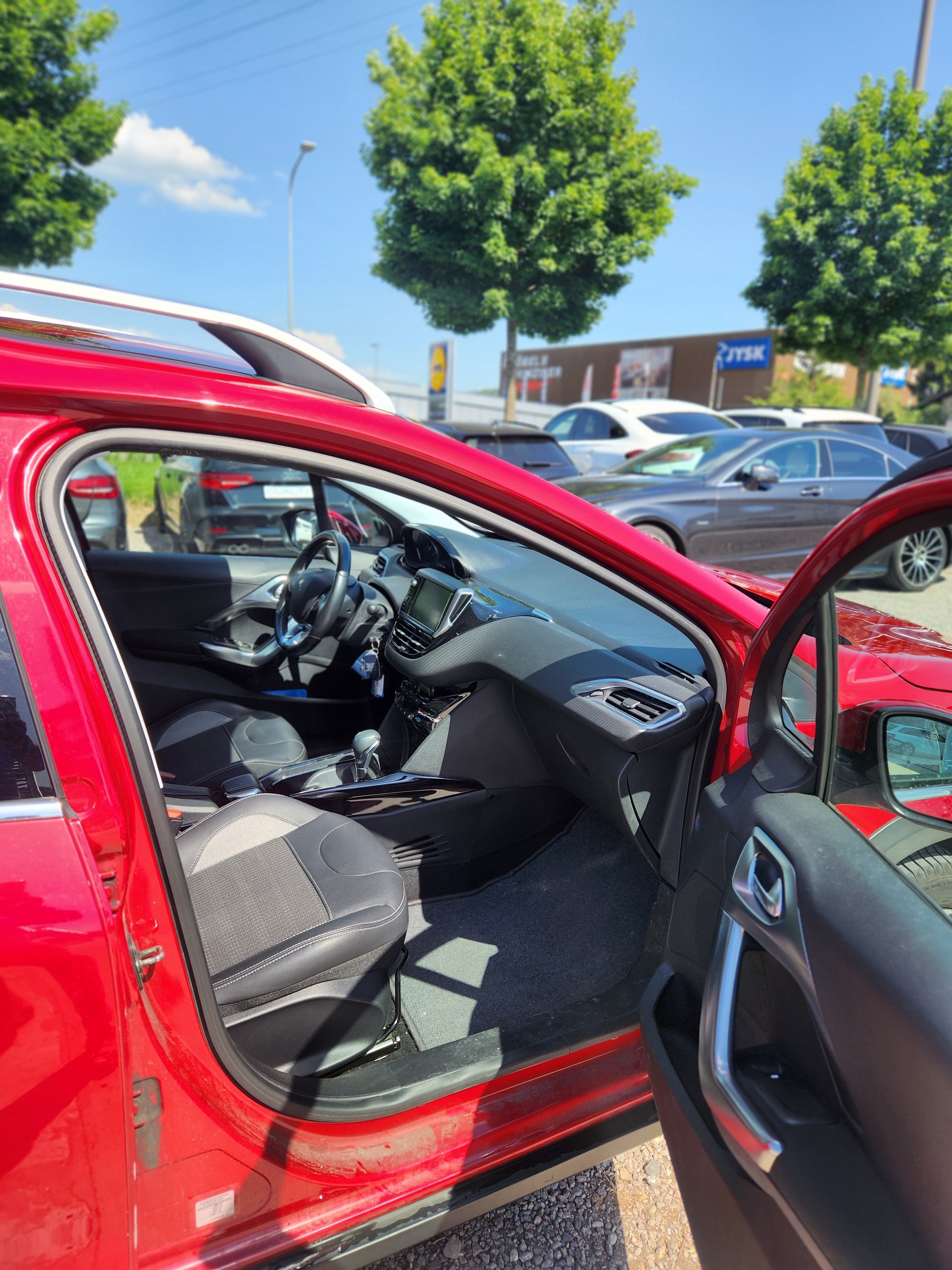 PEUGEOT 2008 1.2 PureTech GT Line EAT6-image-9