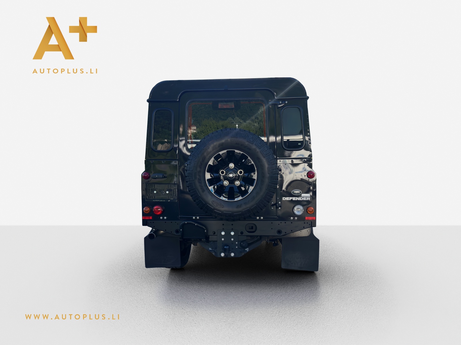 LAND ROVER LAND ROVER Defender 110 TD4 67YRS Black Pack Alloy Whee-image-4