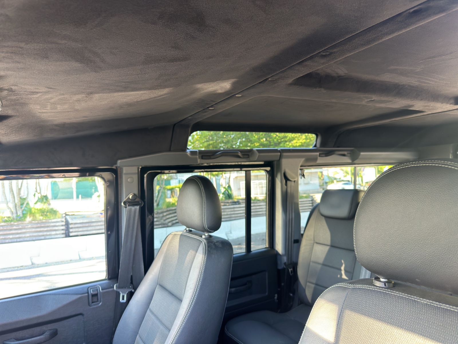 LAND ROVER LAND ROVER Defender 110 TD4 67YRS Black Pack Alloy Whee-image-9