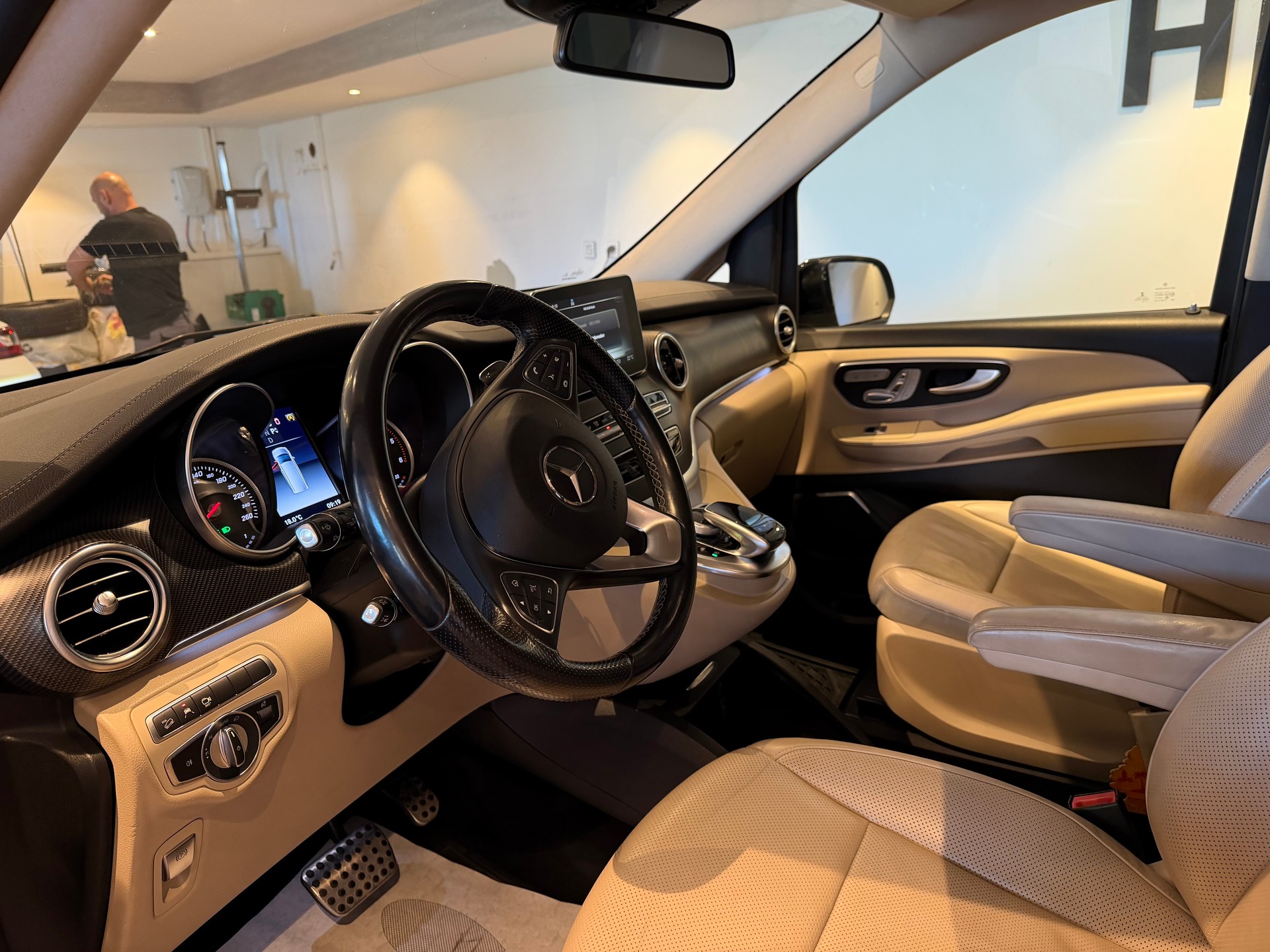 MERCEDES-BENZ V 250 d BlueTec Ava.extr.l. 4m Van-image-15