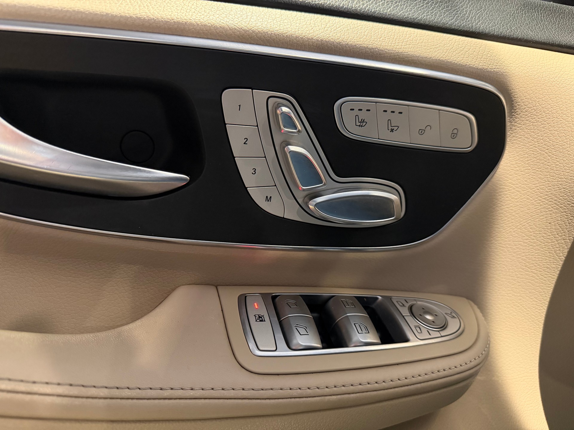 MERCEDES-BENZ V 250 d BlueTec Ava.extr.l. 4m Van-image-21