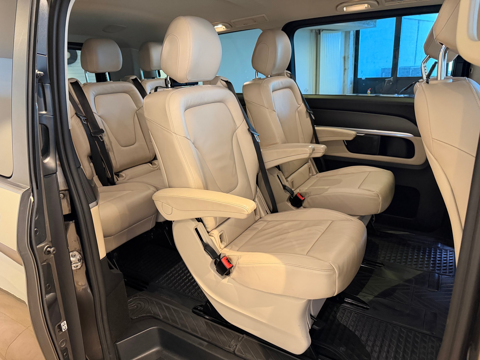 MERCEDES-BENZ V 250 d BlueTec Ava.extr.l. 4m Van-image-10