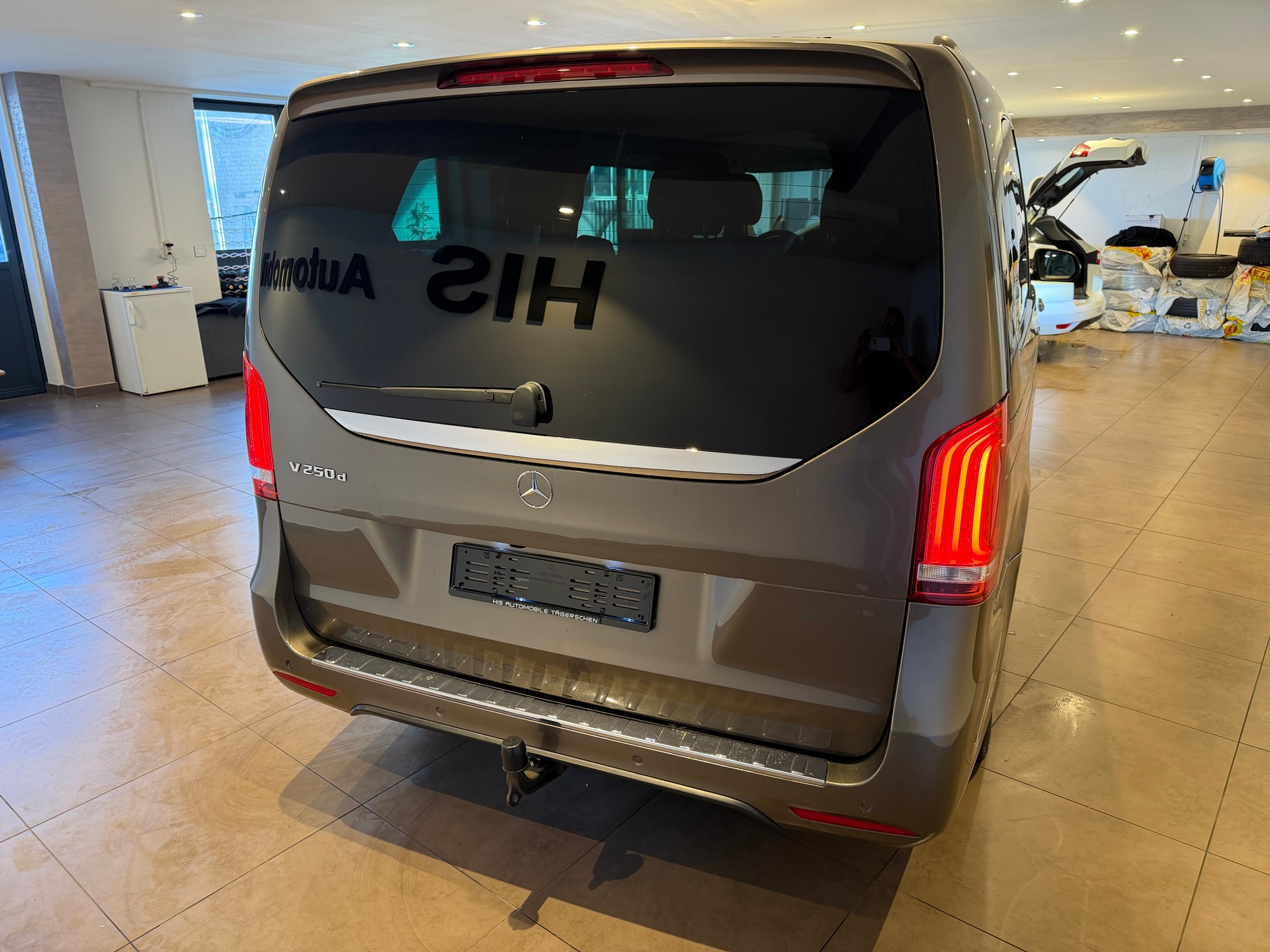 MERCEDES-BENZ V 250 d BlueTec Ava.extr.l. 4m Van-image-4