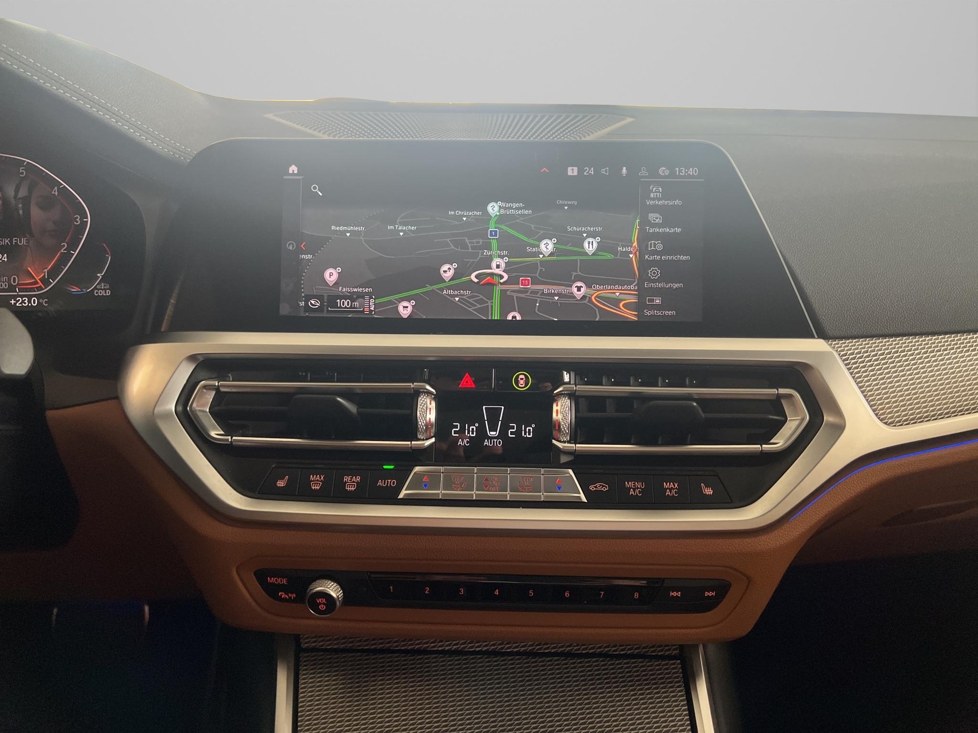 BMW 330i xDrive Touring MSport-image-14