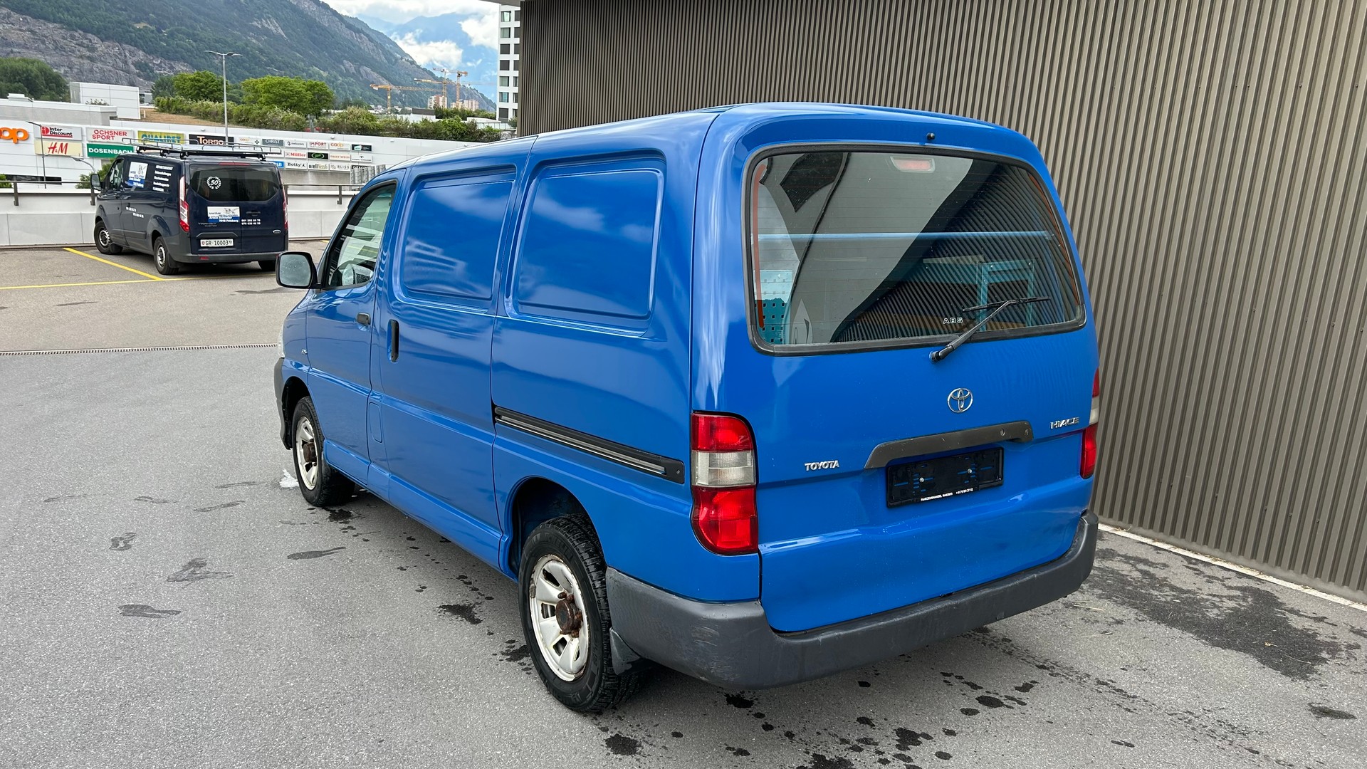 TOYOTA Hiace D-4D Van 4WD SWB-image-2