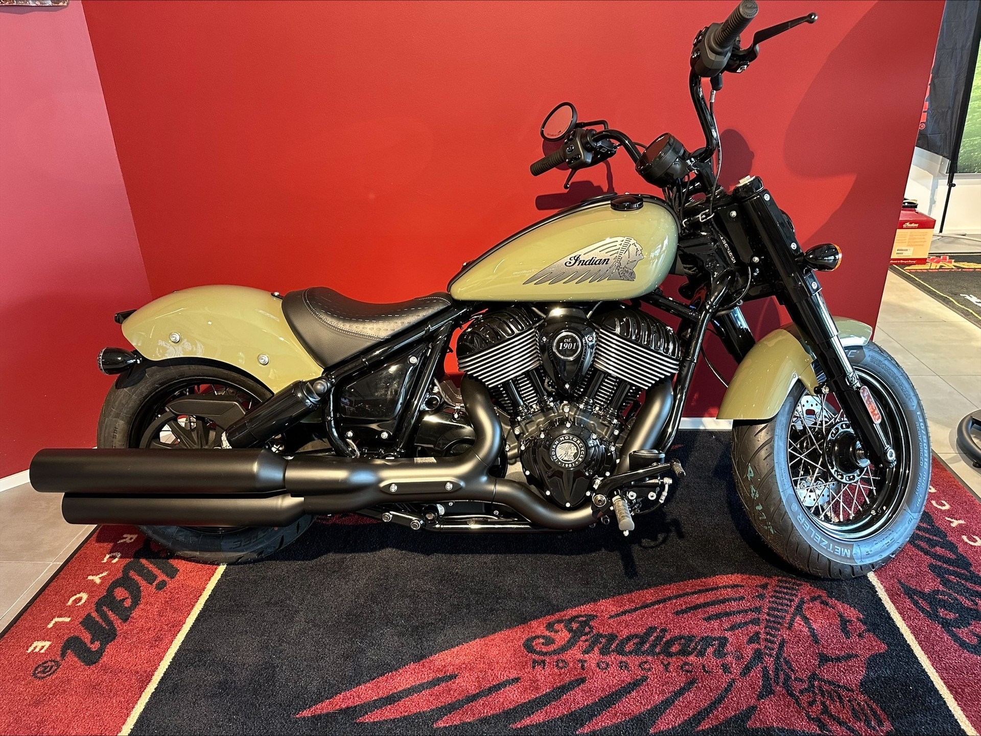 INDIAN Chief Bobber Dark Horse