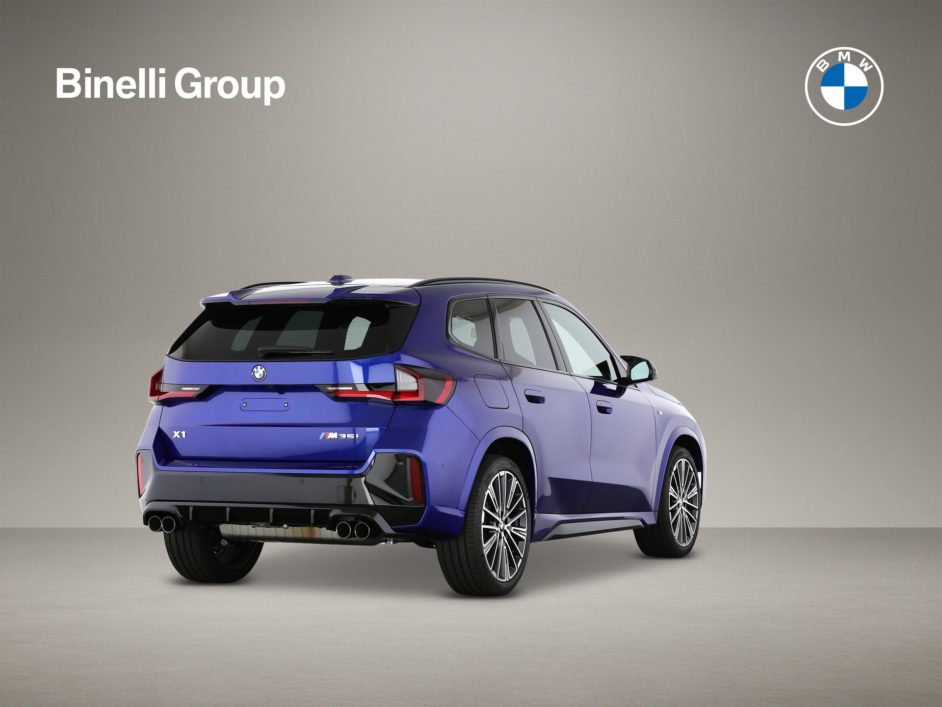 BMW X1 M35i-showroom-element-1