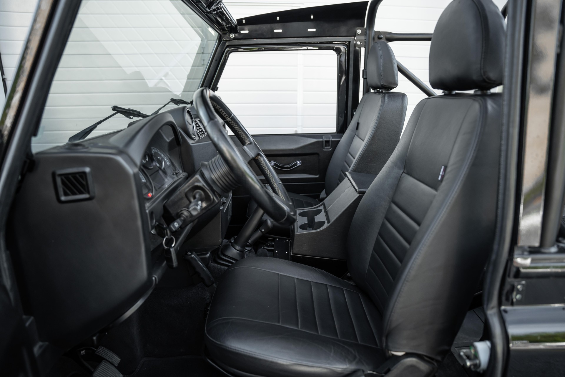 LAND ROVER Defender 90 2.4 Tdi ST-image-8
