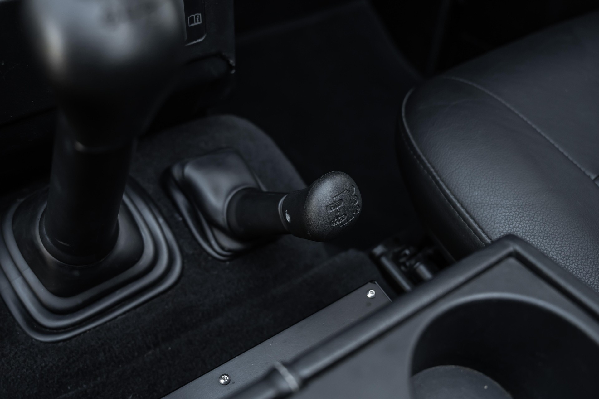 LAND ROVER Defender 90 2.4 Tdi ST-image-12