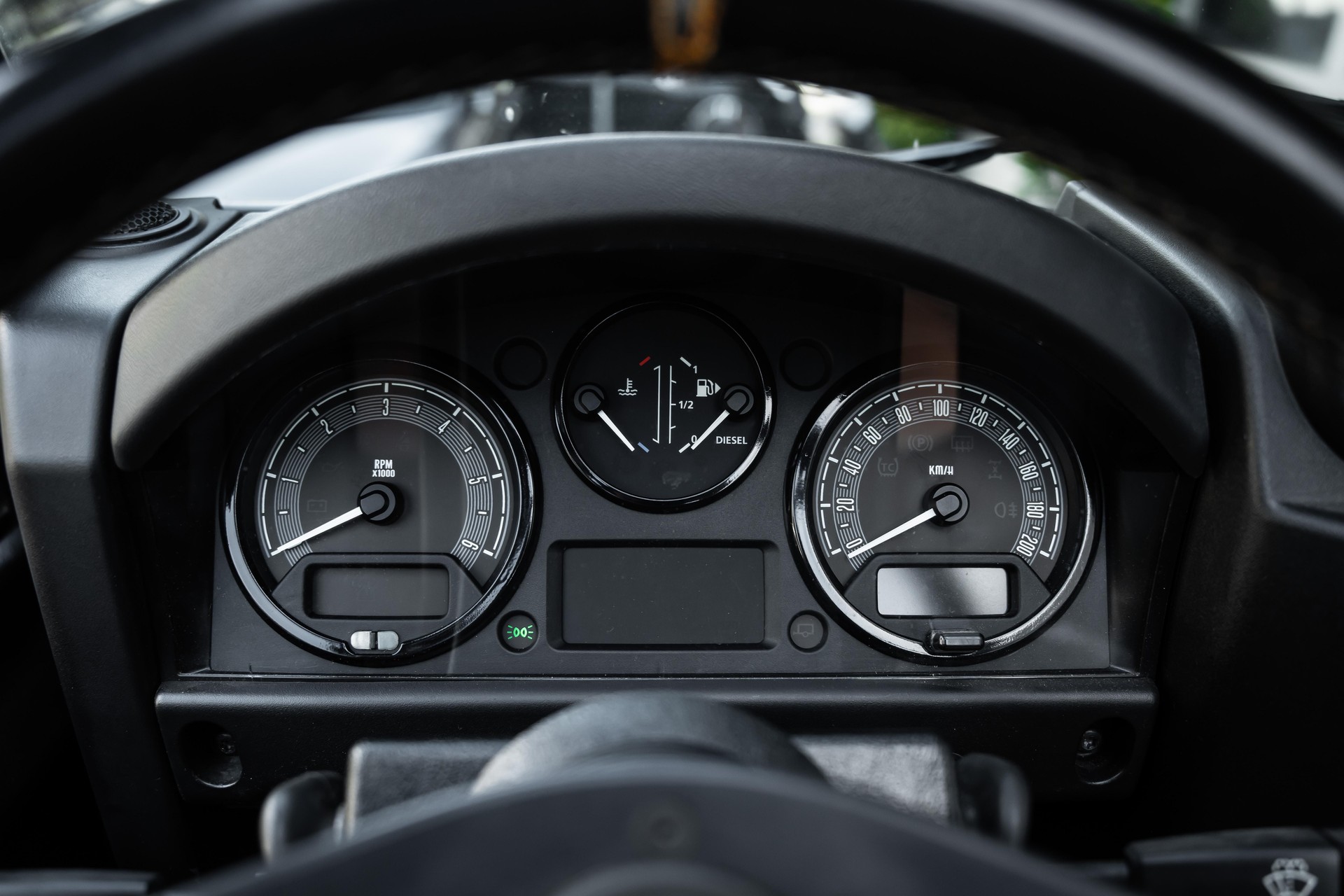 LAND ROVER Defender 90 2.4 Tdi ST-image-15