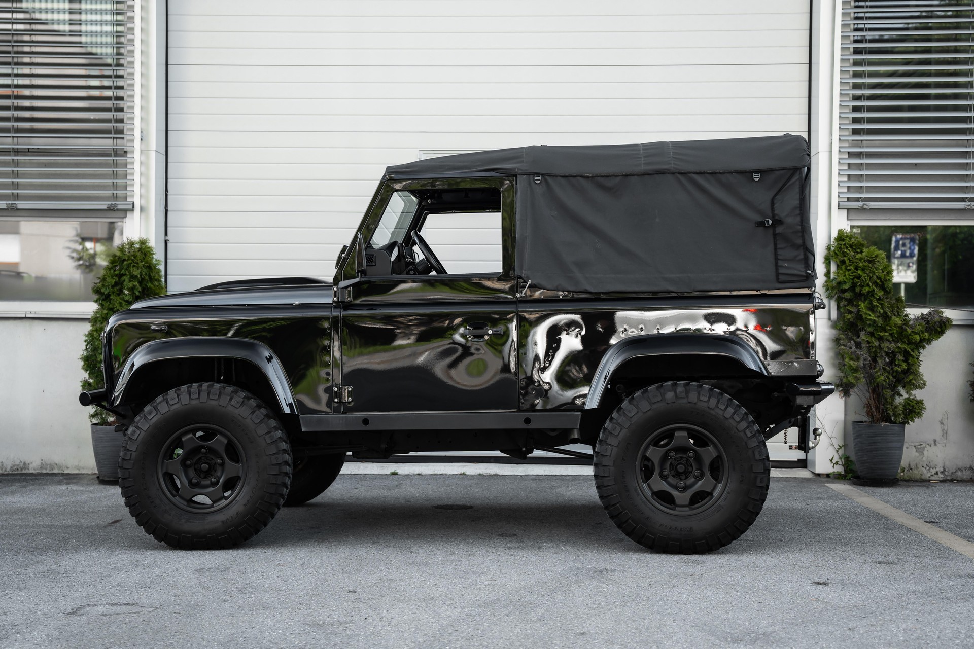 LAND ROVER Defender 90 2.4 Tdi ST-showroom-element-1