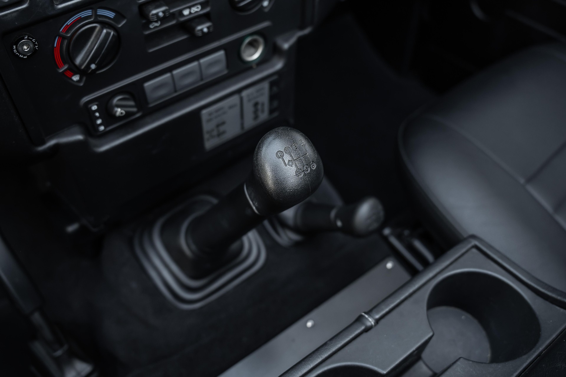 LAND ROVER Defender 90 2.4 Tdi ST-image-11