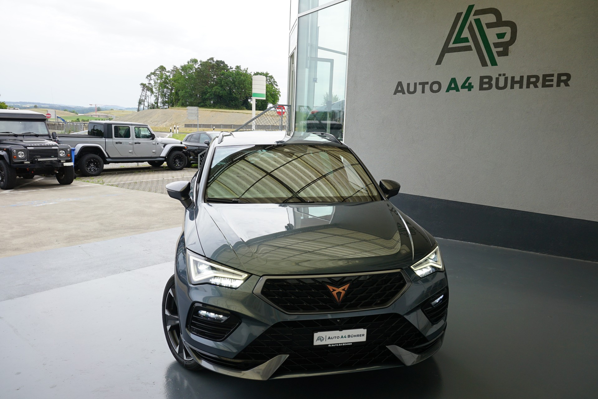 CUPRA Ateca 2.0TSI 4Drive 300PS mit AHK für 2,1t.!!-showroom-element-2