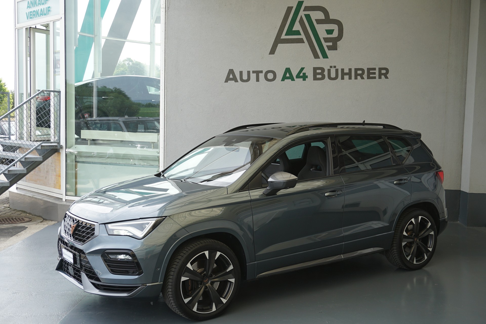CUPRA Ateca 2.0TSI 4Drive 300PS mit AHK für 2,1t.!!-showroom-element-3