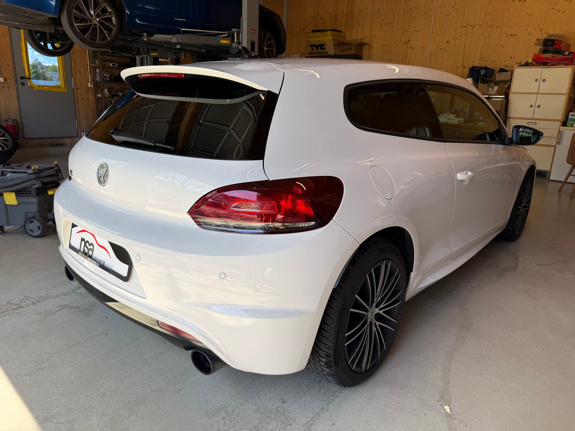 VW Scirocco 2.0 TSI R-showroom-element-3