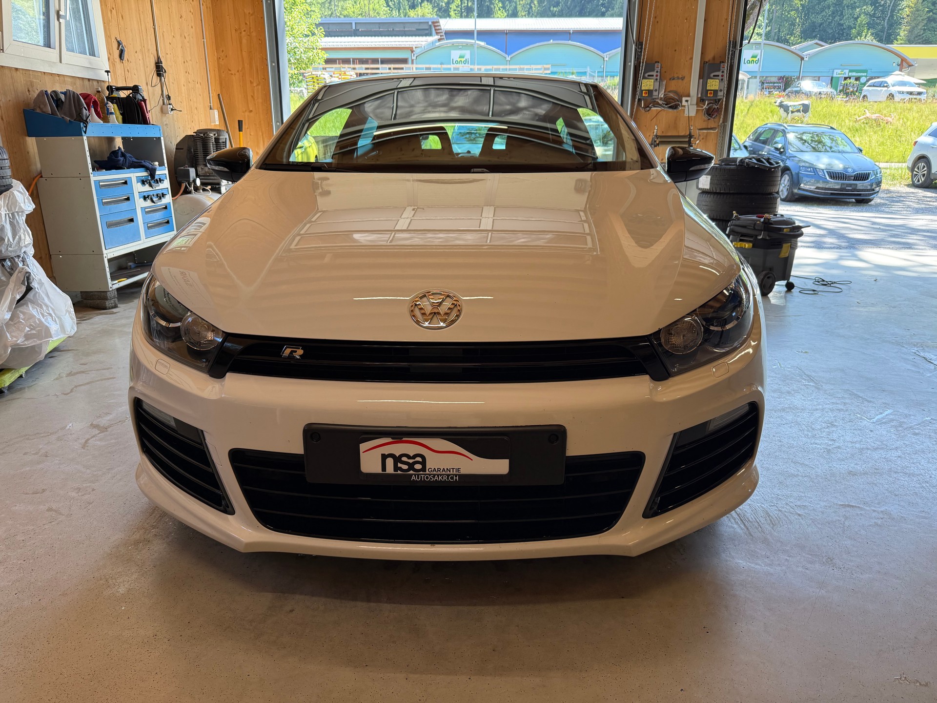 VW Scirocco 2.0 TSI R-showroom-element-1
