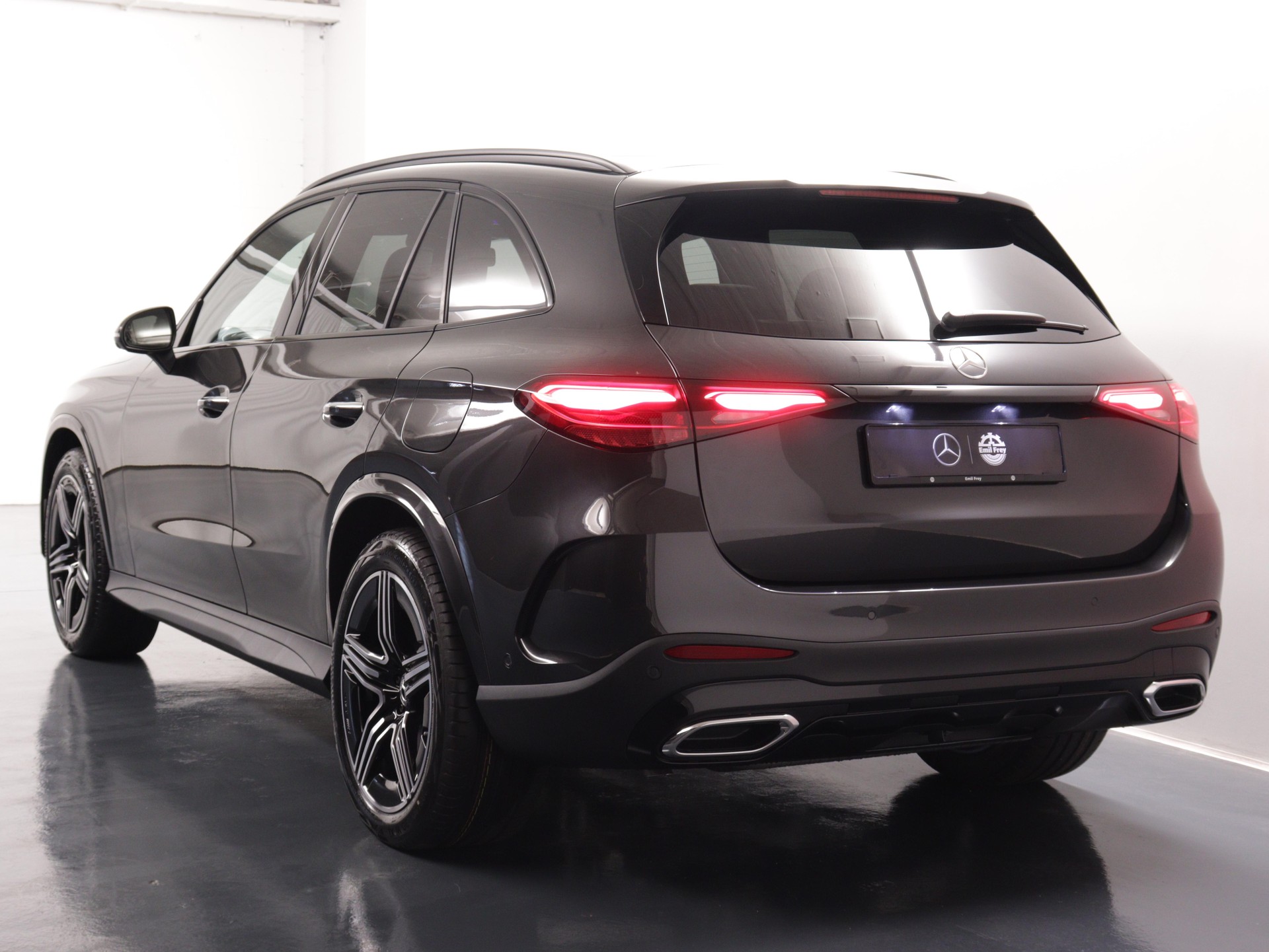 MERCEDES-BENZ GLC 220 d AMG Line 4matic-image-4