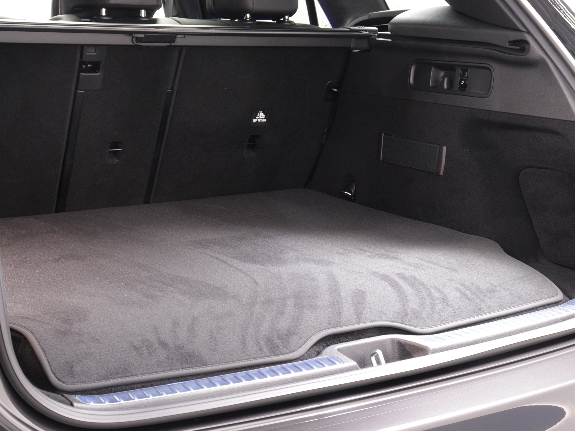 MERCEDES-BENZ GLC 220 d AMG Line 4matic-image-13