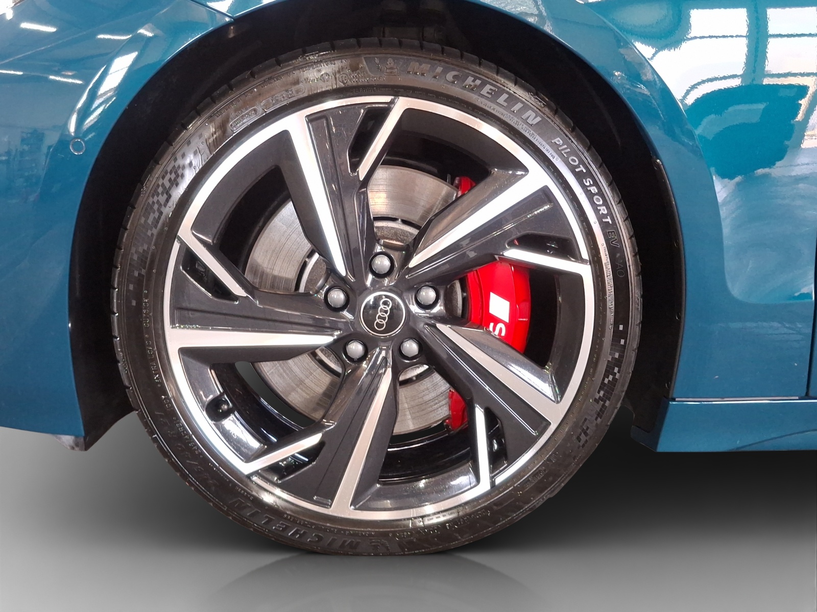 AUDI S6 Avant e-tron quattro-image-14