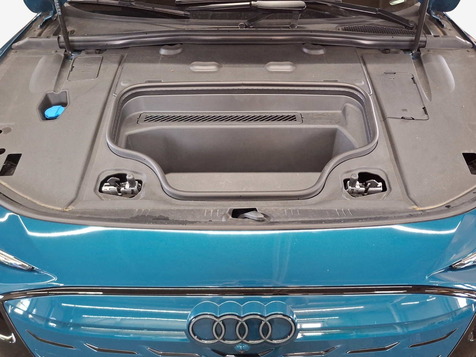 AUDI S6 Avant e-tron quattro-image-15