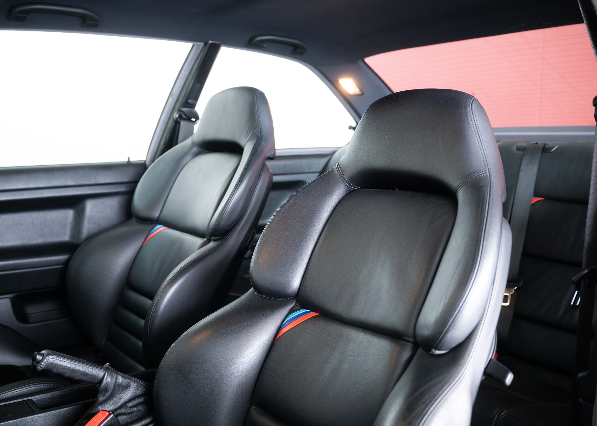 BMW M3 Coupé (1st hand Swiss car, certified very low mileage, 100% original, 1st paint, BMW service history, mint condition)-image-24