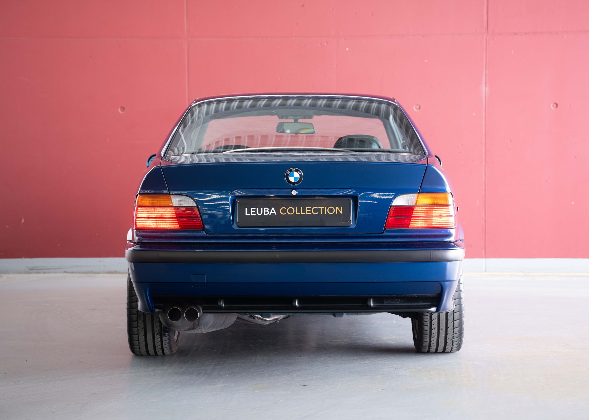 BMW M3 Coupé (1st hand Swiss car, certified very low mileage, 100% original, 1st paint, BMW service history, mint condition)-showroom-element-3