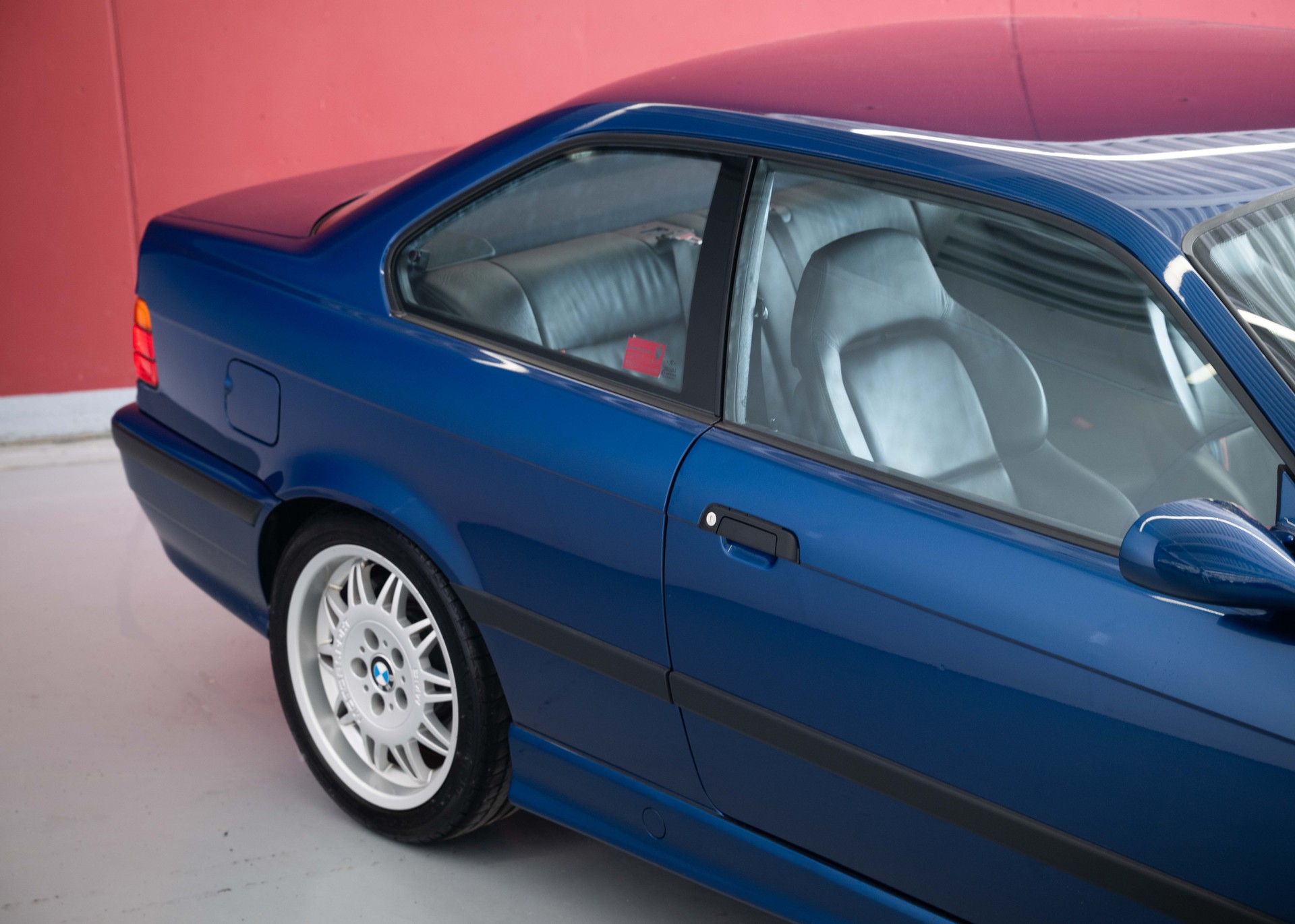 BMW M3 Coupé (1st hand Swiss car, certified very low mileage, 100% original, 1st paint, BMW service history, mint condition)-image-12