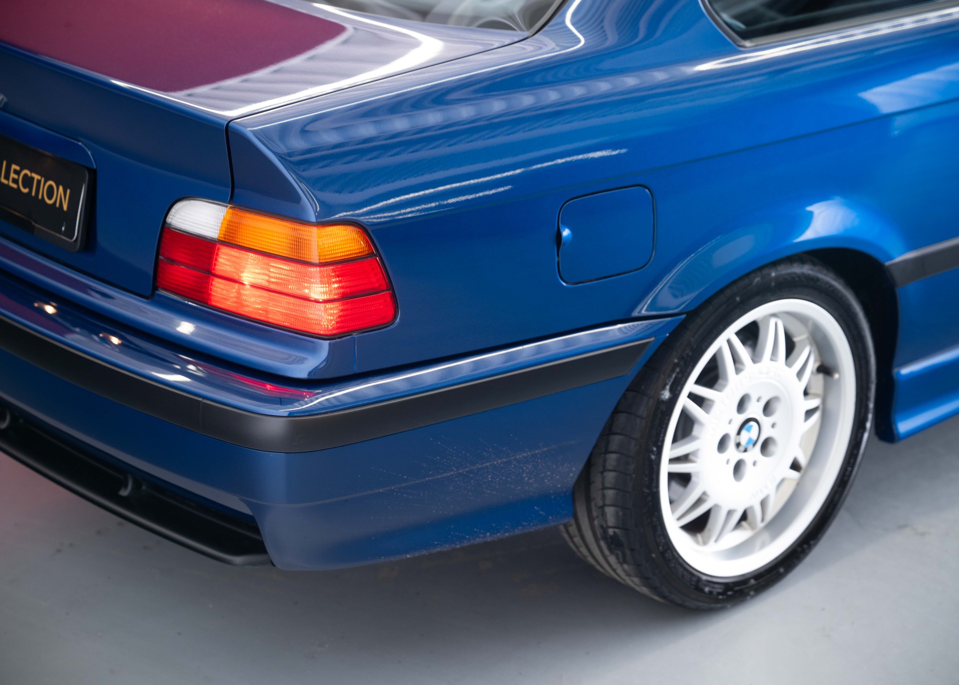 BMW M3 Coupé (1st hand Swiss car, certified very low mileage, 100% original, 1st paint, BMW service history, mint condition)-image-14