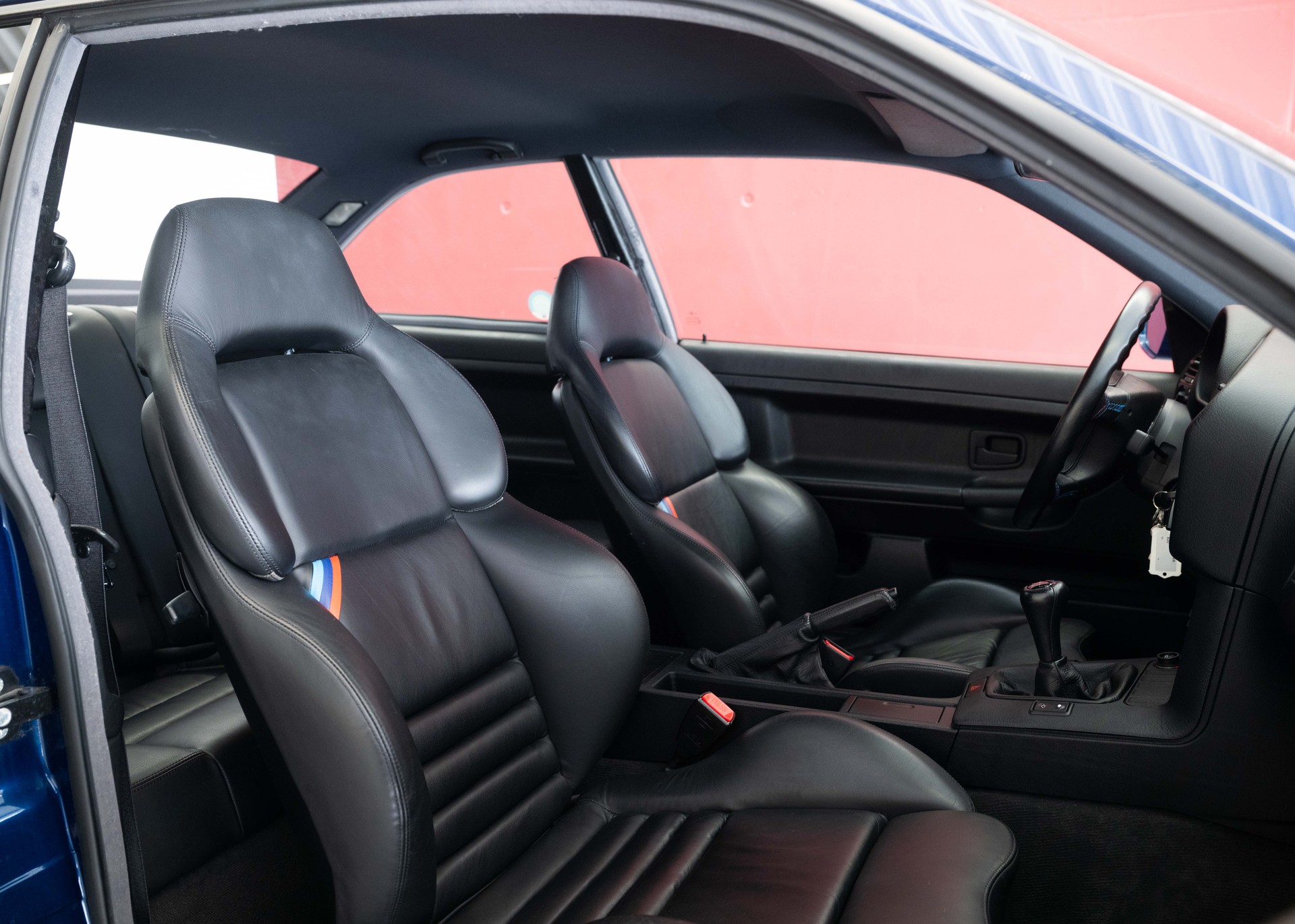 BMW M3 Coupé (1st hand Swiss car, certified very low mileage, 100% original, 1st paint, BMW service history, mint condition)-image-21