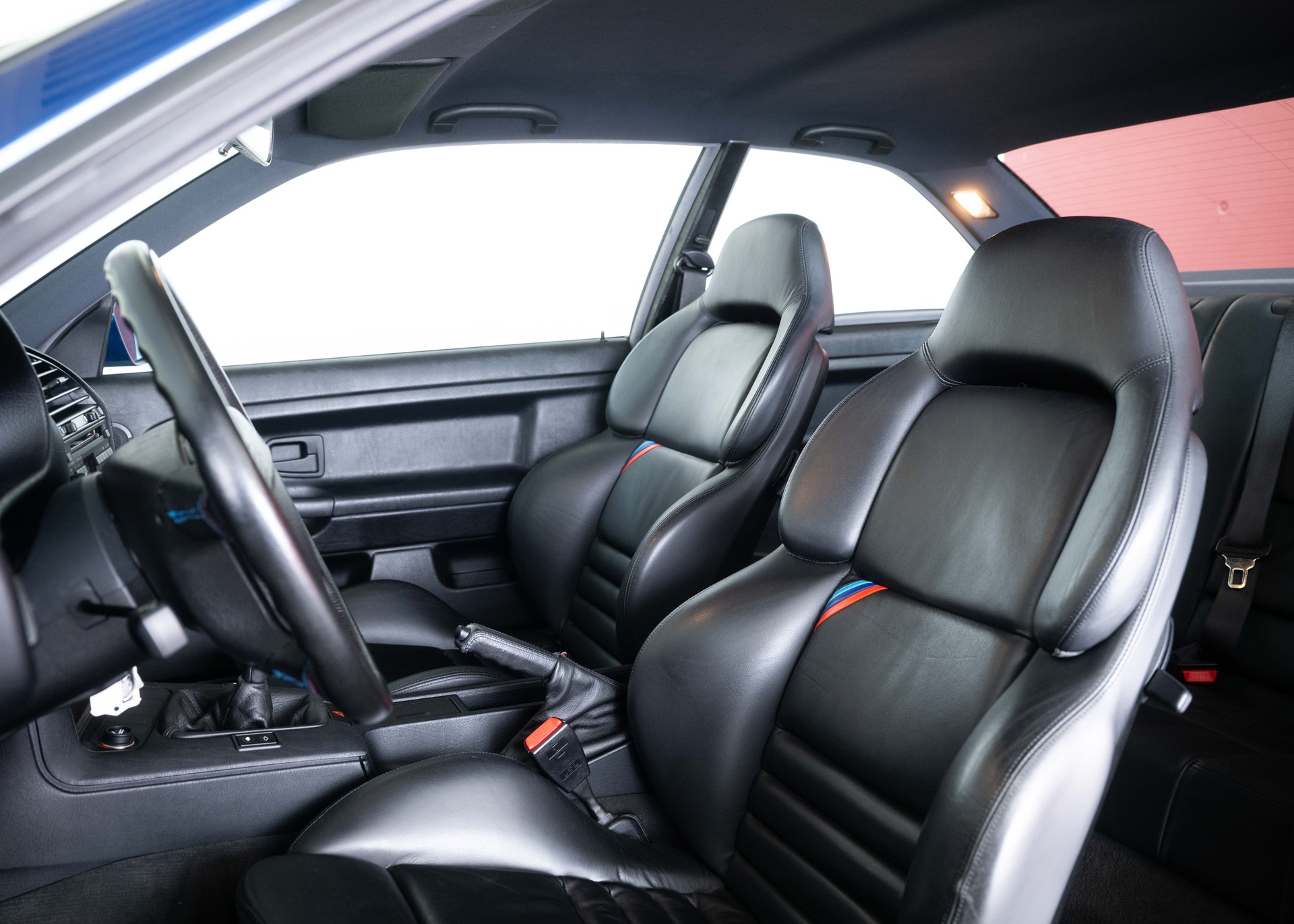 BMW M3 Coupé (1st hand Swiss car, certified very low mileage, 100% original, 1st paint, BMW service history, mint condition)-image-23