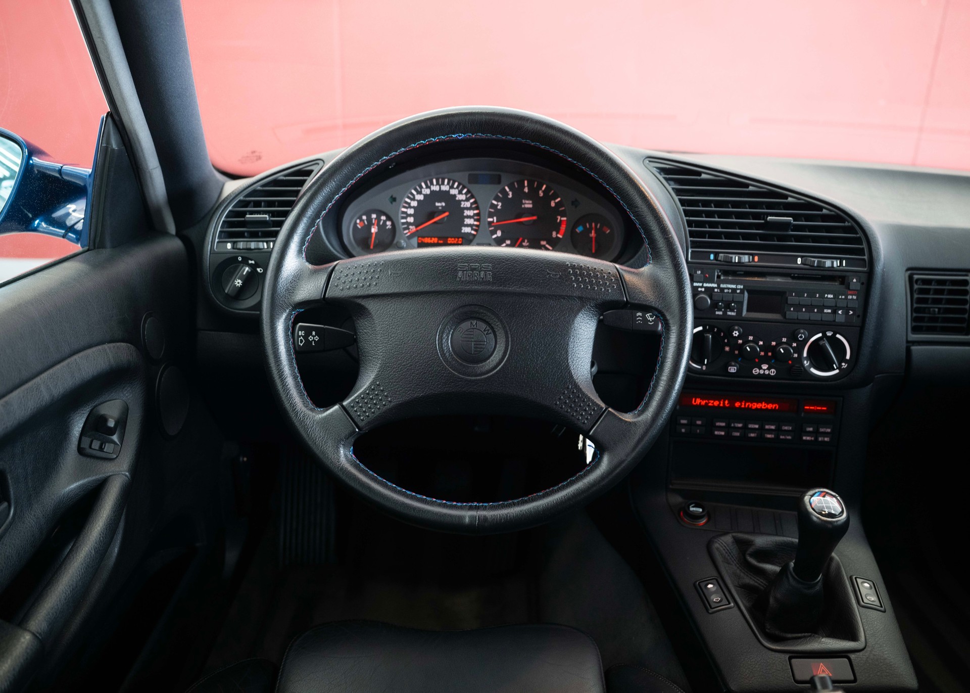 BMW M3 Coupé (1st hand Swiss car, certified very low mileage, 100% original, 1st paint, BMW service history, mint condition)-image-17