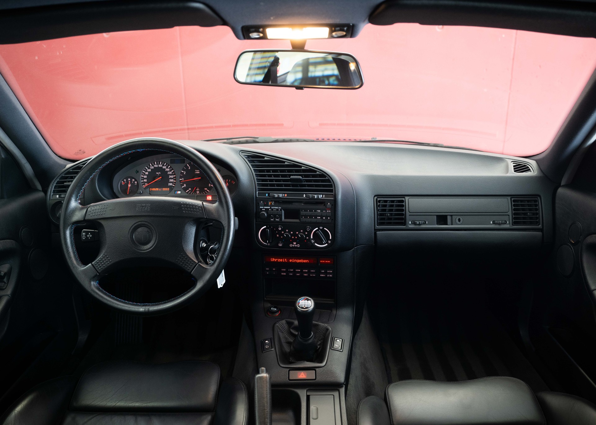 BMW M3 Coupé (1st hand Swiss car, certified very low mileage, 100% original, 1st paint, BMW service history, mint condition)-image-16