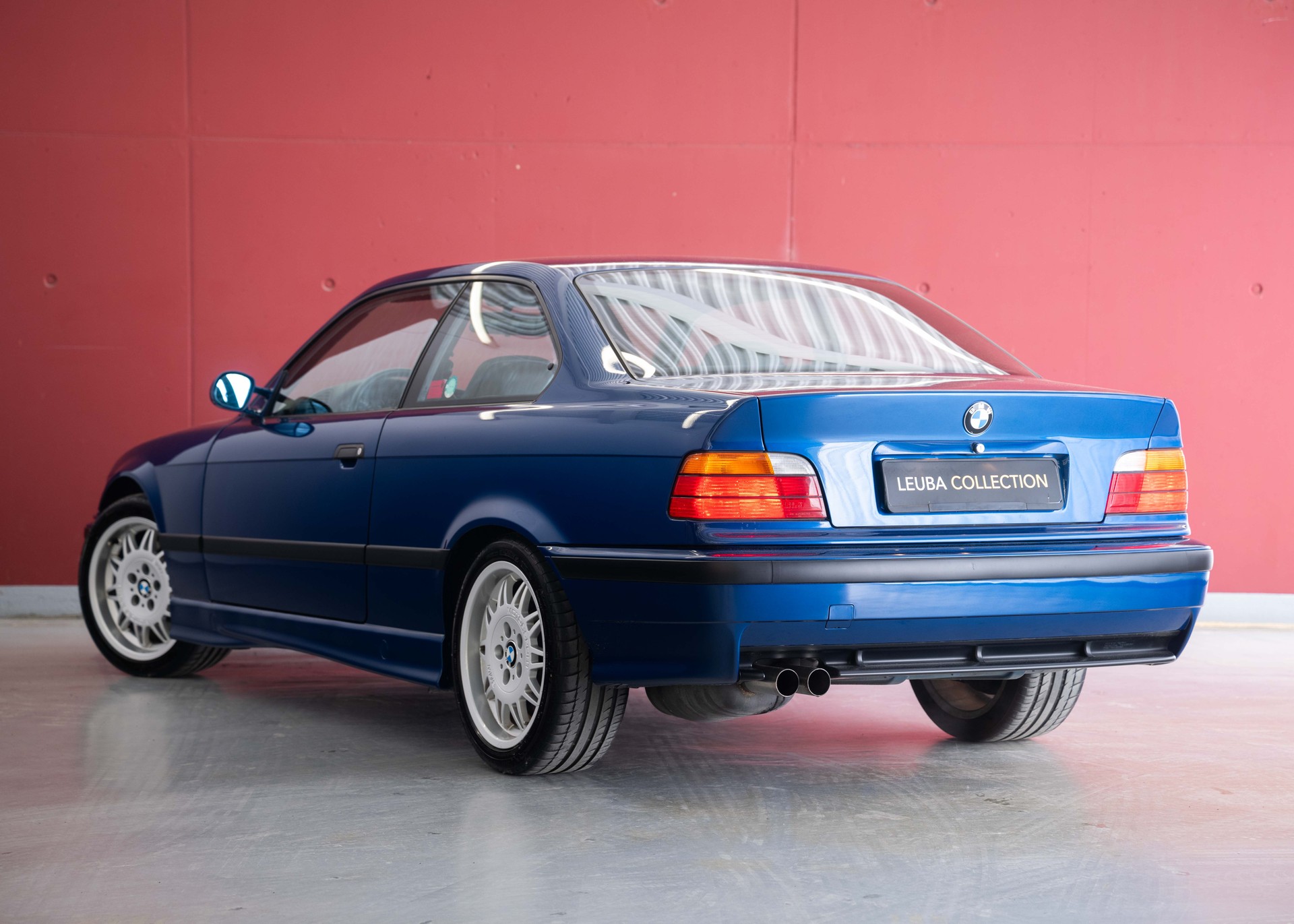 BMW M3 Coupé (1st hand Swiss car, certified very low mileage, 100% original, 1st paint, BMW service history, mint condition)-showroom-element-1