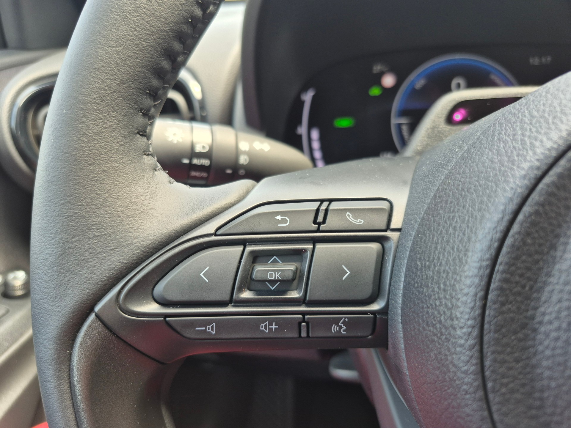 TOYOTA Yaris 1.5 Trend e-CVT-image-22