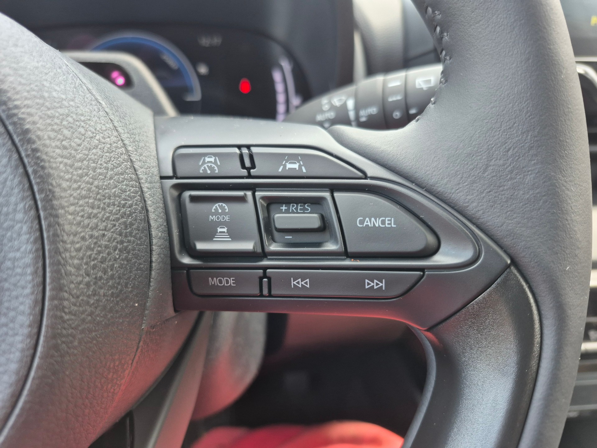 TOYOTA Yaris 1.5 Trend e-CVT-image-21