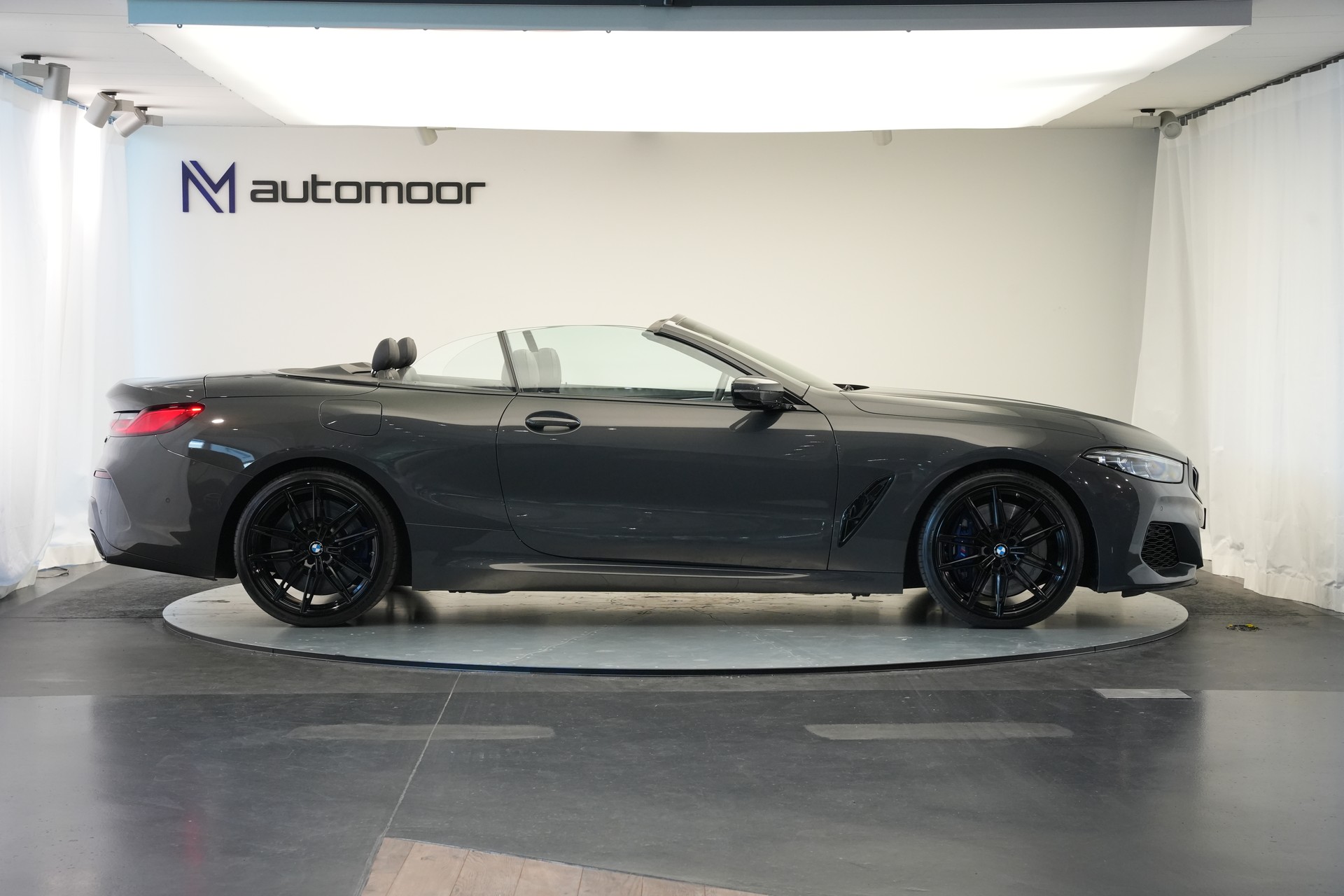 BMW M850i xDrive Steptronic Cabriolet *CH-Fahrzeug* *Dravitgrau* *B&W*-showroom-element-3