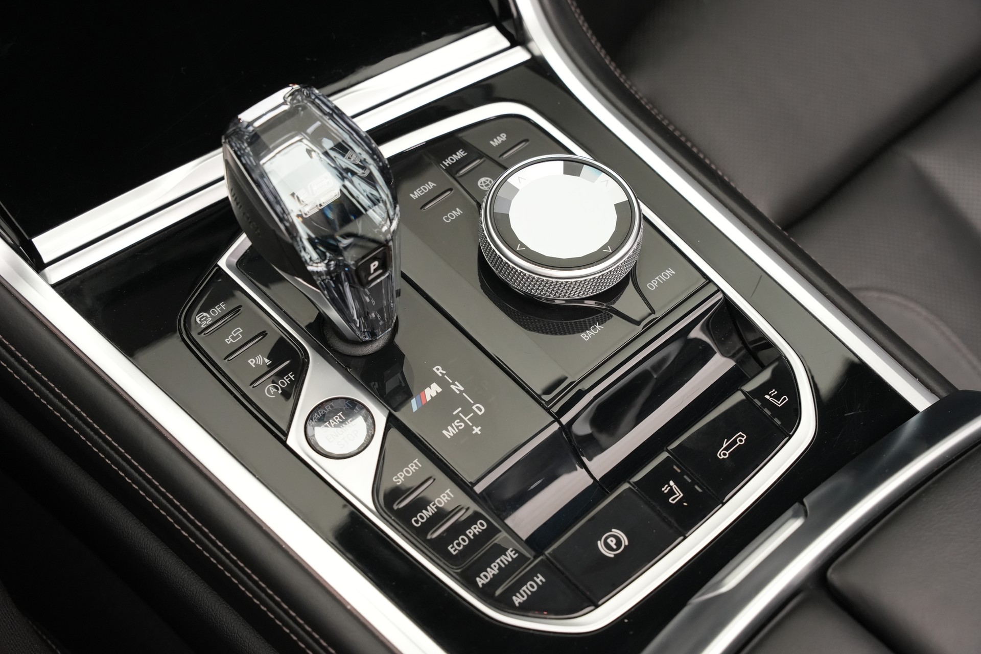 BMW M850i xDrive Steptronic Cabriolet *CH-Fahrzeug* *Dravitgrau* *B&W*-image-27