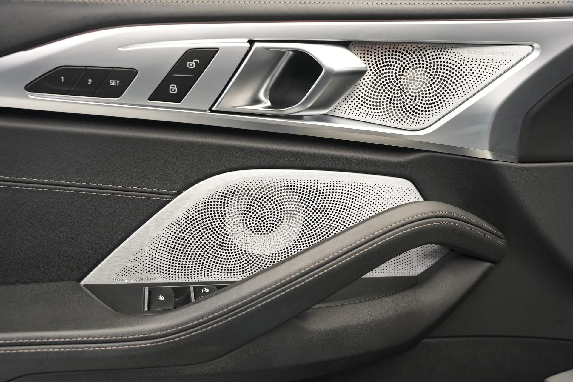BMW M850i xDrive Steptronic Cabriolet *CH-Fahrzeug* *Dravitgrau* *B&W*-image-18